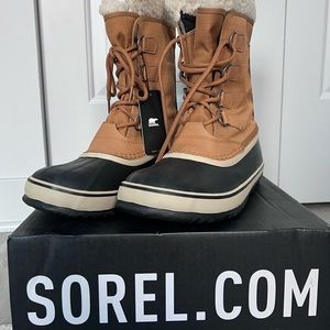 Sorel Winter Carnival Boots NEVER WORN